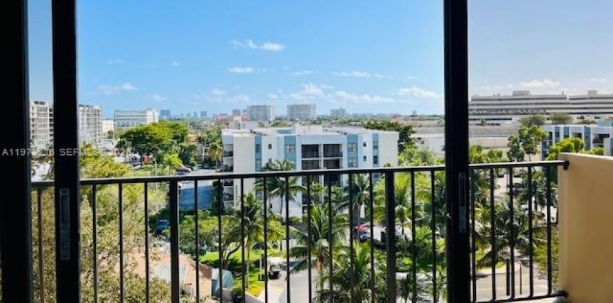 Condo in North Miami, Florida, 2 bedrooms  № 2044666