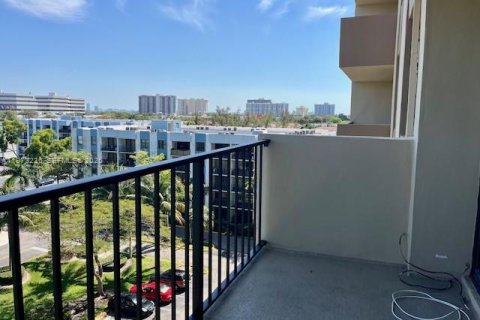 Condo in North Miami, Florida, 2 bedrooms  № 2044666 - photo 5