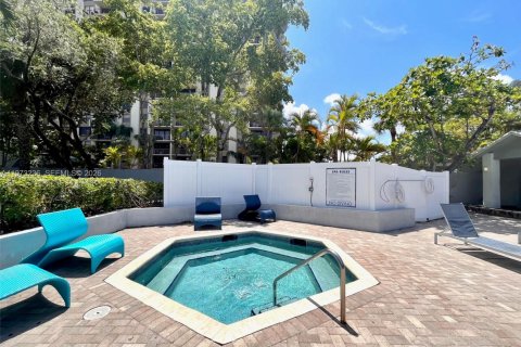 Condo in North Miami, Florida, 2 bedrooms  № 2044666 - photo 28