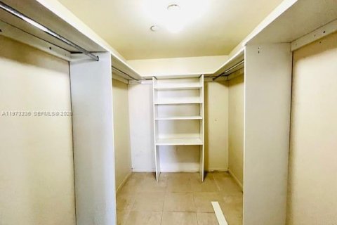 Condo in North Miami, Florida, 2 bedrooms  № 2044666 - photo 14