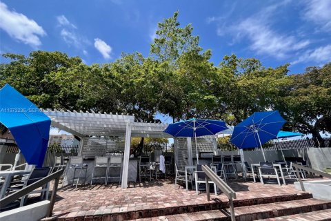 Condo in North Miami, Florida, 2 bedrooms  № 2044666 - photo 29