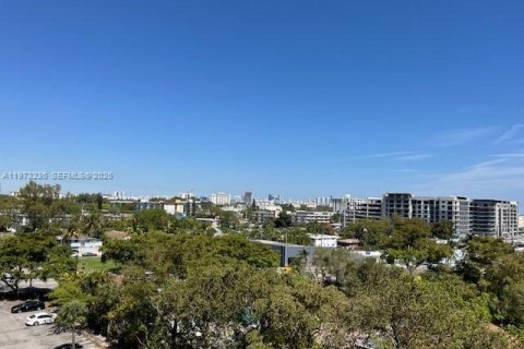 Condo in North Miami, Florida, 2 bedrooms  № 2044666 - photo 4