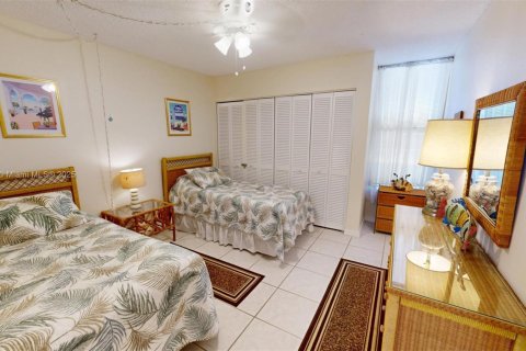 Condo in Key Largo, Florida, 2 bedrooms  № 2037465 - photo 13