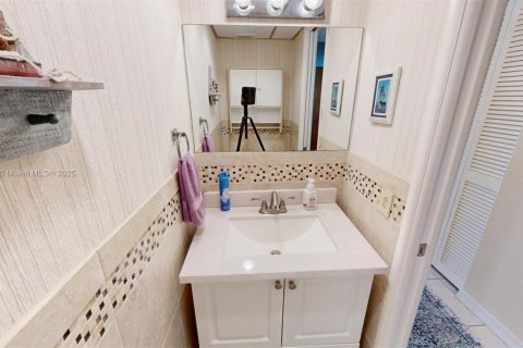 Condo in Key Largo, Florida, 2 bedrooms  № 2037465 - photo 12