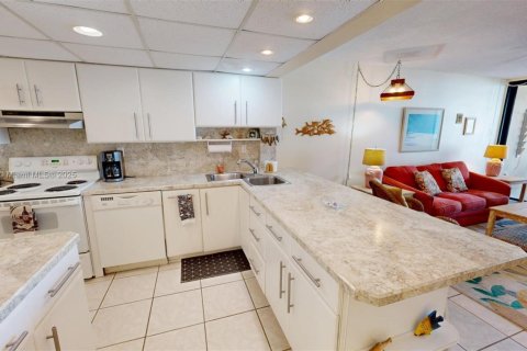 Condo in Key Largo, Florida, 2 bedrooms  № 2037465 - photo 7