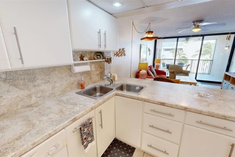 Condo in Key Largo, Florida, 2 bedrooms  № 2037465 - photo 8