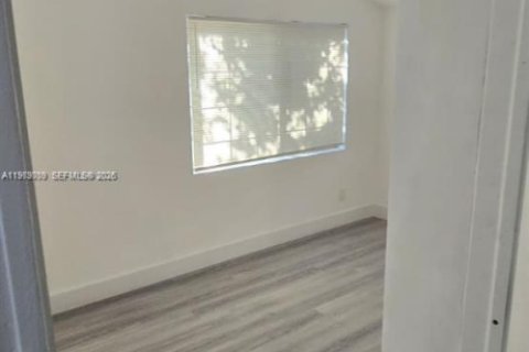 Villa ou maison à louer à Hollywood, Floride: 3 chambres, 88.07 m2 № 2044635 - photo 5