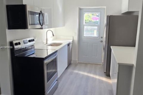 Villa ou maison à louer à Hollywood, Floride: 3 chambres, 88.07 m2 № 2044635 - photo 3