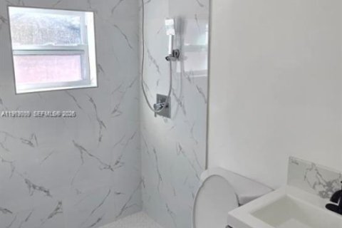 Villa ou maison à louer à Hollywood, Floride: 3 chambres, 88.07 m2 № 2044635 - photo 4