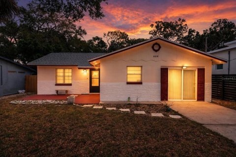 House in New Smyrna Beach, Florida 2 bedrooms, 96.62 sq.m. № 2097907