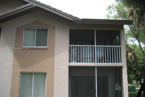Condo in Miami, Florida, 2 bedrooms  № 1924849 - photo 2