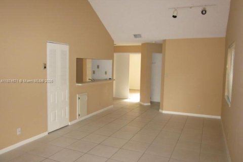 Condo in Miami, Florida, 2 bedrooms  № 1924849 - photo 4