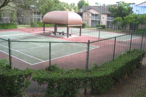 Condo in Miami, Florida, 2 bedrooms  № 1924849 - photo 13