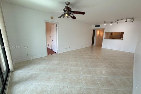 Condominio en venta en Pembroke Pines, Florida, 2 dormitorios, 91.04 m2 № 2033169 - foto 2