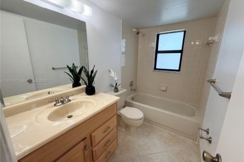 Condominio en venta en Pembroke Pines, Florida, 2 dormitorios, 91.04 m2 № 2033169 - foto 10