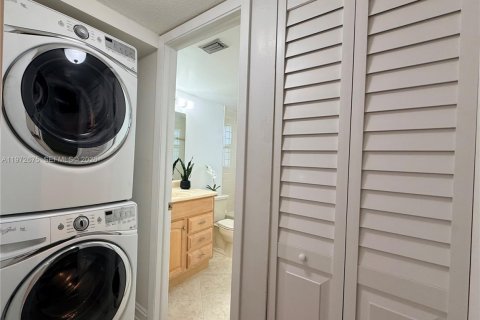 Condominio en venta en Pembroke Pines, Florida, 2 dormitorios, 91.04 m2 № 2033169 - foto 12