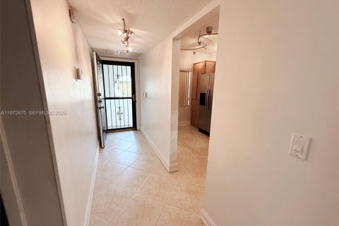 Condominio en venta en Pembroke Pines, Florida, 2 dormitorios, 91.04 m2 № 2033169 - foto 3
