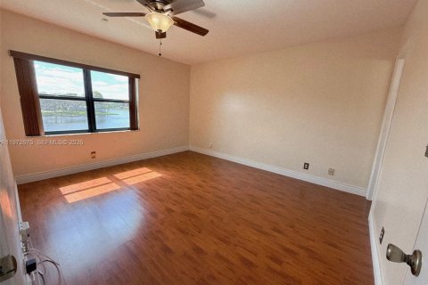 Condominio en venta en Pembroke Pines, Florida, 2 dormitorios, 91.04 m2 № 2033169 - foto 5
