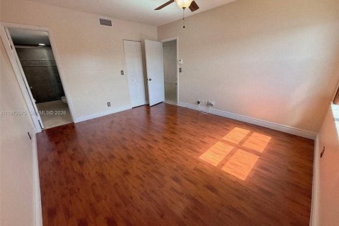 Condominio en venta en Pembroke Pines, Florida, 2 dormitorios, 91.04 m2 № 2033169 - foto 4