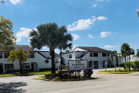 Condominio en venta en Pembroke Pines, Florida, 2 dormitorios, 91.04 m2 № 2033169 - foto 15