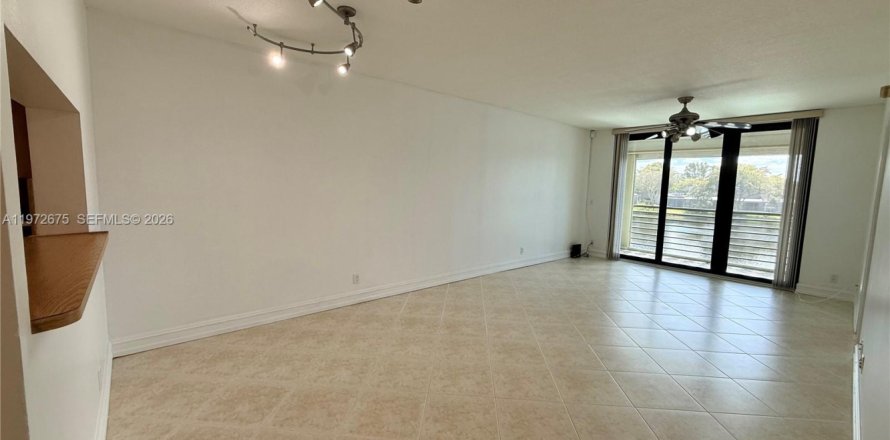 Condominio en Pembroke Pines, Florida, 2 dormitorios № 2033169