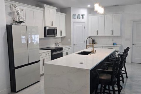 House in Astatula, Florida 4 bedrooms, 183.02 sq.m. № 2409860 - photo 7