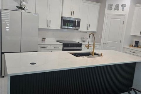 House in Astatula, Florida 4 bedrooms, 183.02 sq.m. № 2409860 - photo 8