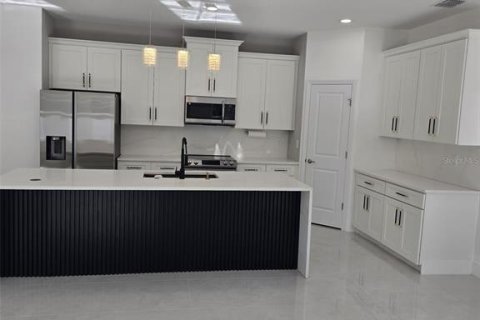 House in Astatula, Florida 4 bedrooms, 183.02 sq.m. № 2409860 - photo 12