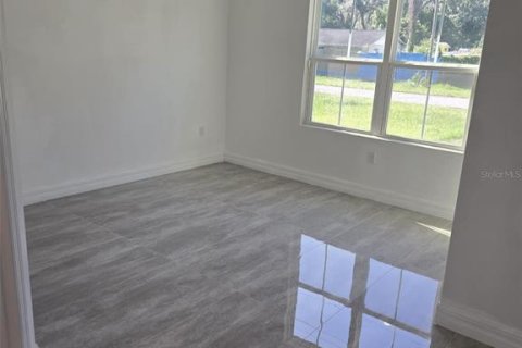 House in Astatula, Florida 4 bedrooms, 183.02 sq.m. № 2409860 - photo 19