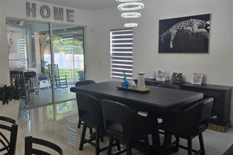 House in Astatula, Florida 4 bedrooms, 183.02 sq.m. № 2409860 - photo 9