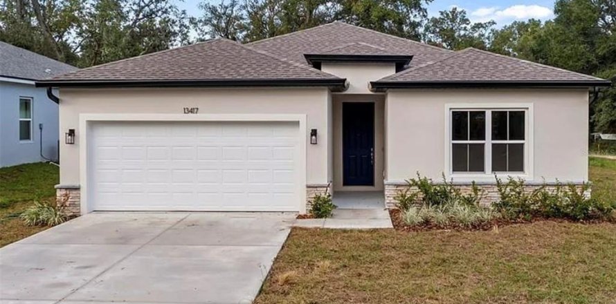 House in Astatula, Florida 4 bedrooms, 183.02 sq.m. № 2409860