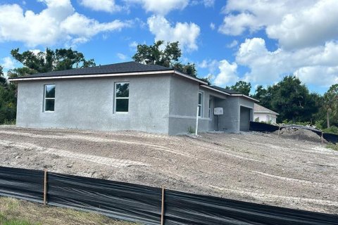 House in Englewood, Florida 4 bedrooms, 151.99 sq.m. № 1757137 - photo 2