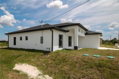Casa en venta en Lehigh Acres, Florida, 4 dormitorios, 159.23 m2 № 2339158 - foto 3