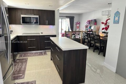 Condominio en Pembroke Pines, Florida, 4 dormitorios  № 2017132