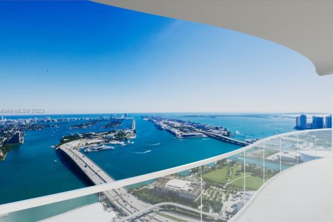 Condo in Miami, Florida, 3 bedrooms  № 1710781 - photo 1