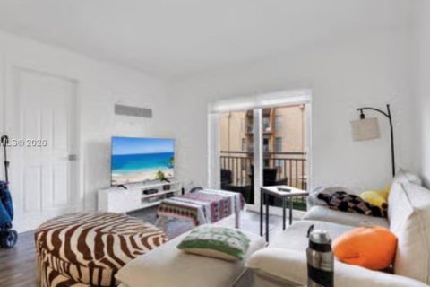 Condo in Miami, Florida, 2 bedrooms  № 1999366 - photo 15