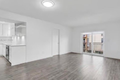Condo in Miami, Florida, 2 bedrooms  № 1999366 - photo 8