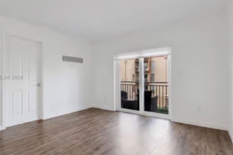 Condo in Miami, Florida, 2 bedrooms  № 1999366 - photo 14