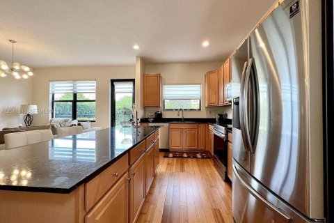 House in Miami, Florida 4 bedrooms, 234.49 sq.m. № 2252525 - photo 4