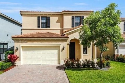 House in Miami, Florida 4 bedrooms, 234.49 sq.m. № 2252525