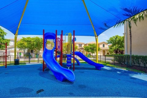 House in Miami, Florida 4 bedrooms, 234.49 sq.m. № 2252525 - photo 29
