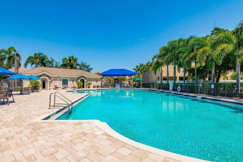 House in Miami, Florida 4 bedrooms, 234.49 sq.m. № 2252525 - photo 25