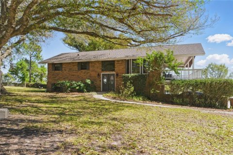 House in Clermont, Florida 3 bedrooms, 200.39 sq.m. № 1732764 - photo 1