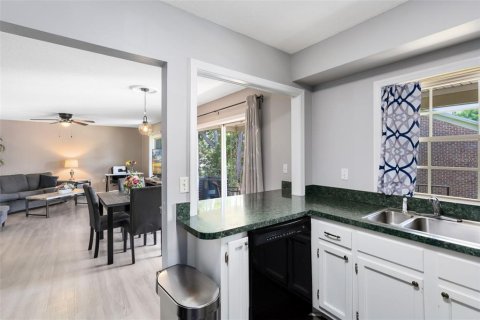 Condo in Casselberry, Florida, 2 bedrooms  № 1744486 - photo 10