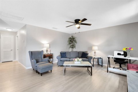 Condo in Casselberry, Florida, 2 bedrooms  № 1744486 - photo 5