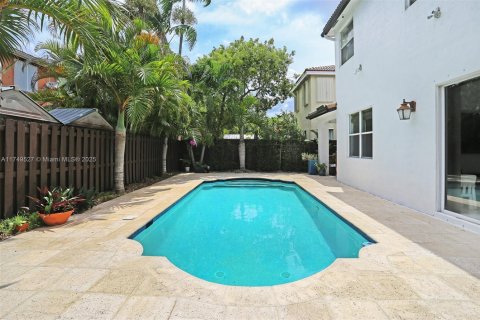 House in Miami, Florida 4 bedrooms, 245.82 sq.m. № 1729167 - photo 17