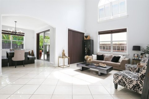 House in Miami, Florida 4 bedrooms, 245.82 sq.m. № 1729167 - photo 16