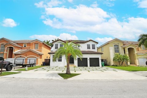 House in Miami, Florida 4 bedrooms, 245.82 sq.m. № 1729167 - photo 4