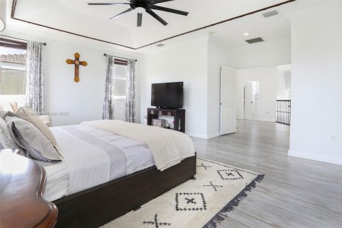 House in Miami, Florida 4 bedrooms, 245.82 sq.m. № 1729167 - photo 22