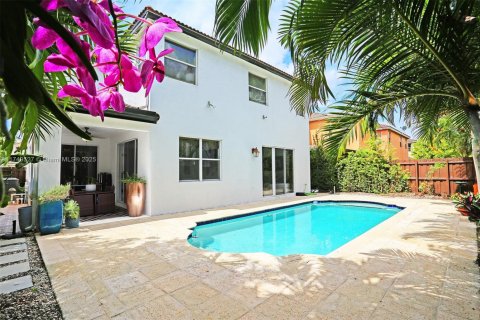 House in Miami, Florida 4 bedrooms, 245.82 sq.m. № 1729167 - photo 20